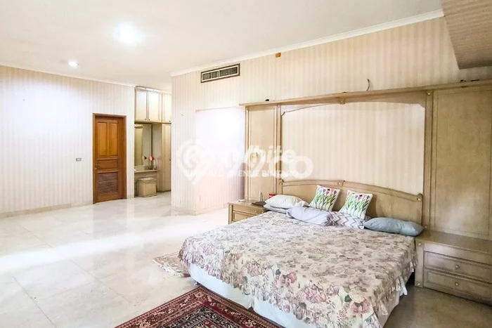 Jual Rumah Luas Elegan Dengan View Eksklusif di Pondok Indah, Jakarta Selatan Jual Rumah Luas Elegan Dengan View Eksklusif di Pondok Indah, Jakarta Selatan