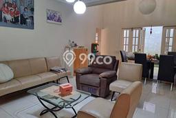 Hunian Mewah LB 150m2 Siap Huni Desain Elegan di Bintaro, Tangerang Selatan Hunian Mewah LB 150m2 Siap Huni Desain Elegan di Bintaro, Tangerang Selatan