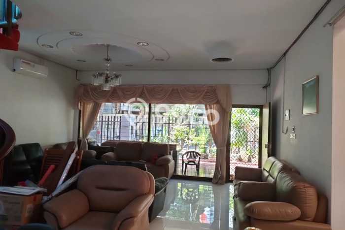 Siap Huni Rumah Mewah 5 Kamar di Mulyorejo Dekat ke Mana Pun Siap Huni Rumah Mewah 5 Kamar di Mulyorejo Dekat ke Mana Pun