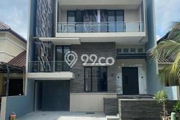 Rumah Mewah LB 320m2 Siap Huni Desain Elegan di Citraland, Surabaya Rumah Mewah LB 320m2 Siap Huni Desain Elegan di Citraland, Surabaya