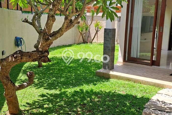 Ready to Use! Luxury House LT 200m2 Desain Elegan di Kerobokan Ready to Use! Luxury House LT 200m2 Desain Elegan di Kerobokan