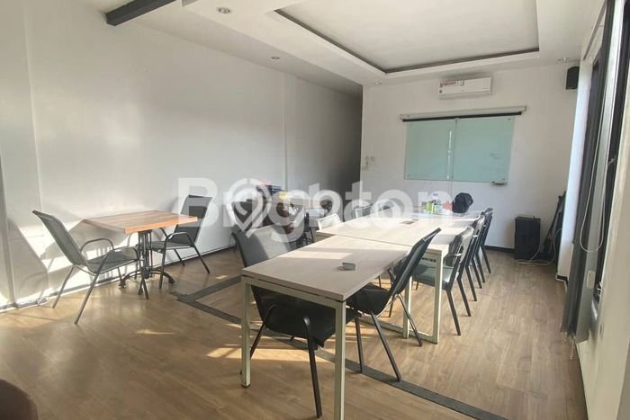 Ruko Kawasan Dinoyo, Luas 200m2m², Kawasan Bisnis, Ramai Ruko Kawasan Dinoyo, Luas 200m2m², Kawasan Bisnis, Ramai
