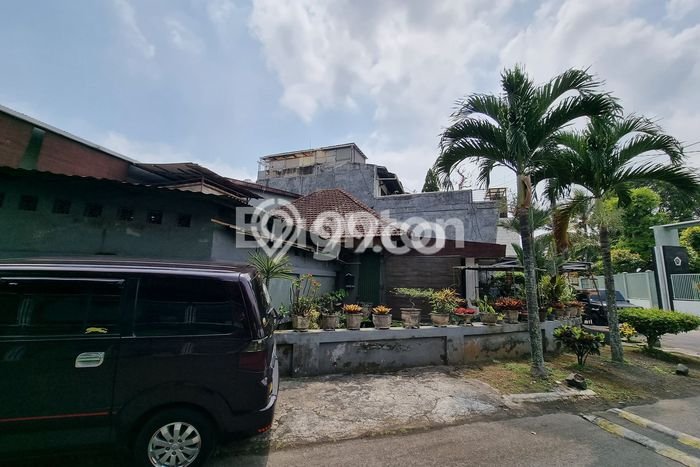 Unit Komersial Dijual di Klojen Malang Luas Tanah 352m2, Luas Bangunan 340m2 Unit Komersial Dijual di Klojen Malang Luas Tanah 352m2, Luas Bangunan 340m2