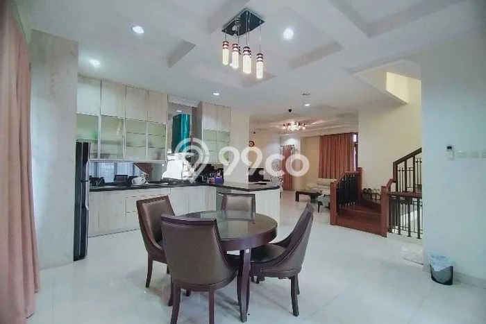Lokasi strategis! Rumah siap huni disewakan di Mampang Prapatan LB 264m2 Lokasi strategis! Rumah siap huni disewakan di Mampang Prapatan LB 264m2
