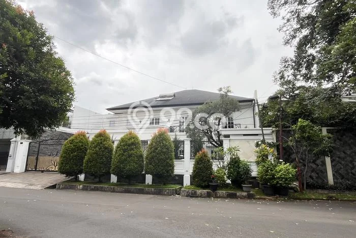 Siap Huni Hunian Elit 7 Kamar di Kebon Jeruk Dekat ke Mana Pun Siap Huni Hunian Elit 7 Kamar di Kebon Jeruk Dekat ke Mana Pun
