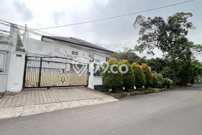 Siap Huni Hunian Elit 7 Kamar di Kebon Jeruk Dekat ke Mana Pun Siap Huni Hunian Elit 7 Kamar di Kebon Jeruk Dekat ke Mana Pun
