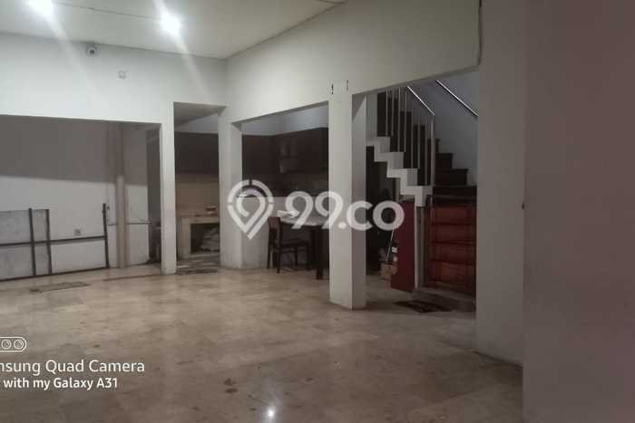 LOKASI PREMIUM! Ruko Kawasan Usaha Kawasan , Luas 190m2m², Siap Operasional LOKASI PREMIUM! Ruko Kawasan Usaha Kawasan , Luas 190m2m², Siap Operasional