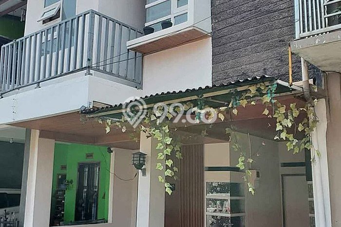 For Sale Rumah 4 Kamar Lokasi Strategis Nyaman dan Strategis di Kiaracondong For Sale Rumah 4 Kamar Lokasi Strategis Nyaman dan Strategis di Kiaracondong