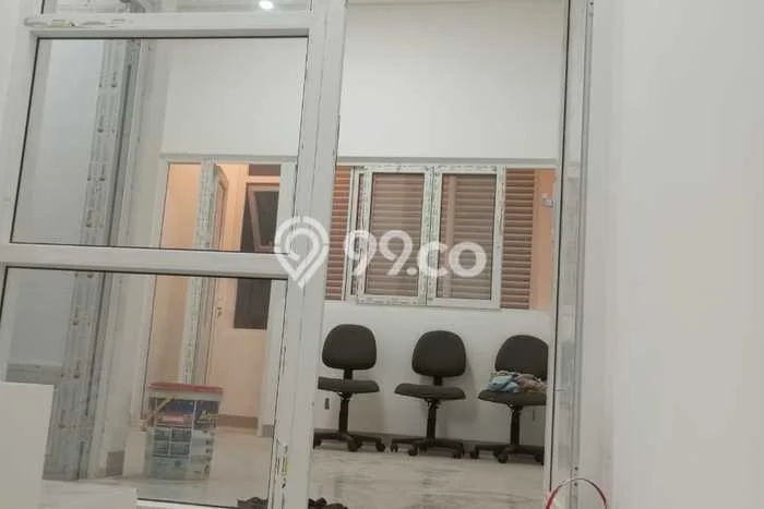 Rumah Luas Asri 3 KT Siap Pakai di Grogol Jakarta Barat Rumah Luas Asri 3 KT Siap Pakai di Grogol Jakarta Barat