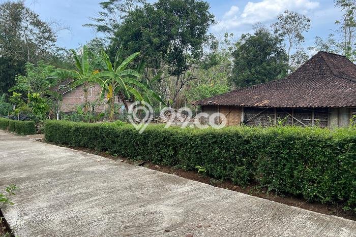 Tanah Kawasan Mojogedang, Luas 150m2m², Akses Mudah, Area Prospektif Tanah Kawasan Mojogedang, Luas 150m2m², Akses Mudah, Area Prospektif