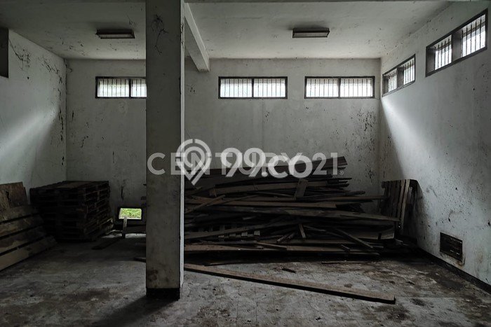 Gudang untuk disewa di Mundu punya LT 3000m2 & LB 900m2 harga sewa kompetitif Gudang untuk disewa di Mundu punya LT 3000m2 & LB 900m2 harga sewa kompetitif