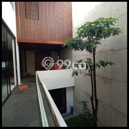 Rumah Mewah LB 450m2 Siap Pakai Desain Elegan di Garuda, Bandung Rumah Mewah LB 450m2 Siap Pakai Desain Elegan di Garuda, Bandung