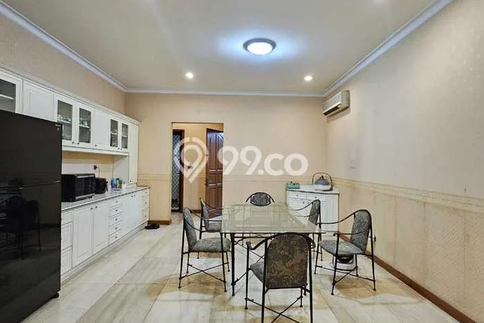 Rumah Mewah LB 850m2 Siap Huni Desain Elegan di Kedoya Baru, Jakarta Barat Rumah Mewah LB 850m2 Siap Huni Desain Elegan di Kedoya Baru, Jakarta Barat
