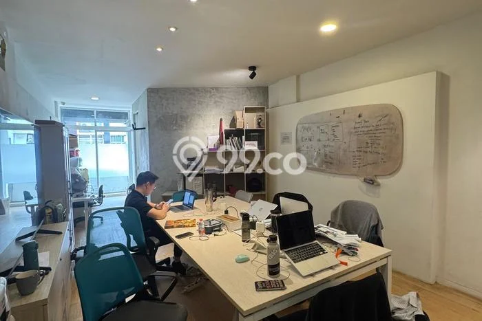 Ruko Dijual di Prime Area Jakarta Barat Luas 180m2 Ruko Dijual di Prime Area Jakarta Barat Luas 180m2