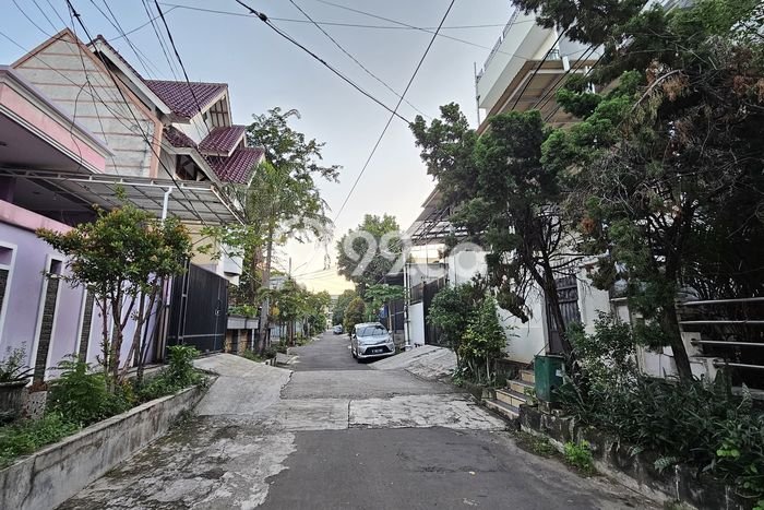 Hunian Cantik Modern Lb 195m2 di Kebon Jeruk, Jakarta Barat Hunian Cantik Modern Lb 195m2 di Kebon Jeruk, Jakarta Barat