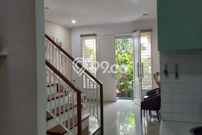 Dijual Rumah Premium dengan Fasilitas Sekitar Komplit di Kembangan, Jakarta Barat Dijual Rumah Premium dengan Fasilitas Sekitar Komplit di Kembangan, Jakarta Barat