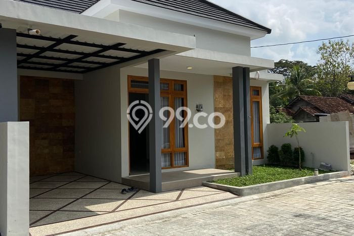 Kesempatan Emas Memiliki Rumah LT 108m² / LB 70m² di Kawasan Komersial Panjatan, Kulon Progo Kesempatan Emas Memiliki Rumah LT 108m² / LB 70m² di Kawasan Komersial Panjatan, Kulon Progo