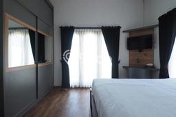 Vila Strategis Kawasan Samplangan, Luas 375m², Lingkungan Nyaman Vila Strategis Kawasan Samplangan, Luas 375m², Lingkungan Nyaman