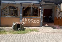PENAWARAN TERBATAS! Rumah Premium di Kutisari, LT 200m2m² LB 185m2m² PENAWARAN TERBATAS! Rumah Premium di Kutisari, LT 200m2m² LB 185m2m²