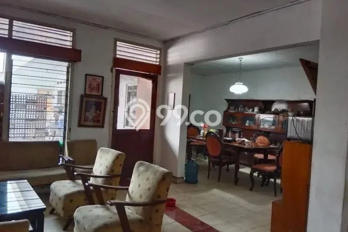 Hunian Elit LB 330m2 Siap Pakai Desain Elegan di Raya Darmo, Surabaya Hunian Elit LB 330m2 Siap Pakai Desain Elegan di Raya Darmo, Surabaya