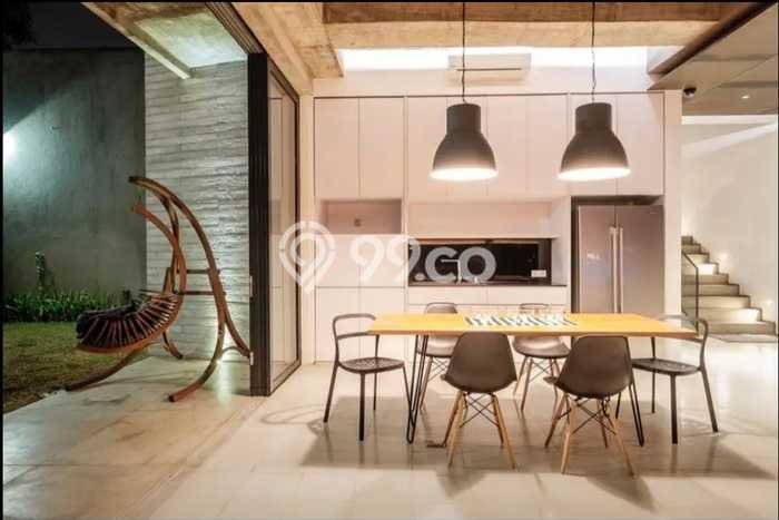 Rumah Eksklusif Dijual LT 320m2 di Pesanggrahan, Jakarta Selatan Rumah Eksklusif Dijual LT 320m2 di Pesanggrahan, Jakarta Selatan