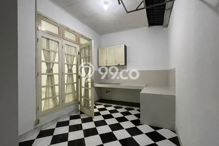 Disewakan! Rumah 2 Kamar Tidur &
1 Kamar Mandi di Kota Wisata, Jakarta Timur Disewakan! Rumah 2 Kamar Tidur &
1 Kamar Mandi di Kota Wisata, Jakarta Timur