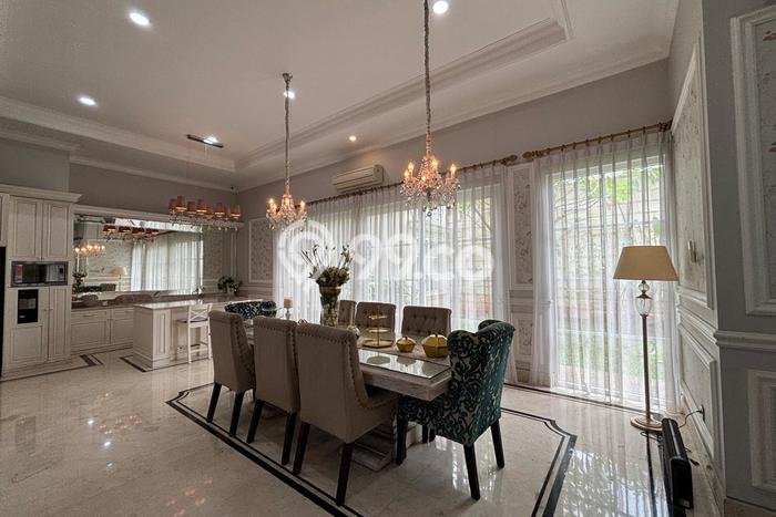 Rumah Mewah LB 535m2 Siap Pakai Desain Elegan di Kota Wisata, Bogor Rumah Mewah LB 535m2 Siap Pakai Desain Elegan di Kota Wisata, Bogor