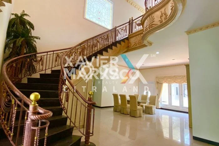 Rumah Luxury Modern Siap Huni di Pakuwon Indah Surabaya Rumah Luxury Modern Siap Huni di Pakuwon Indah Surabaya