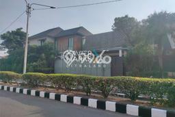Ready to Use! Premium House LT 1016m2 Desain Elegan di Dukuh Kupang Ready to Use! Premium House LT 1016m2 Desain Elegan di Dukuh Kupang