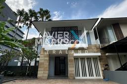 Hunian Mewah Dijual LT 425m2 di Wiyung, Surabaya Hunian Mewah Dijual LT 425m2 di Wiyung, Surabaya