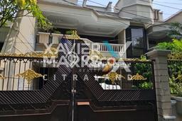 Ready to Use! Premium House LT 600m2 Desain Elegan di Dharma Husada Ready to Use! Premium House LT 600m2 Desain Elegan di Dharma Husada