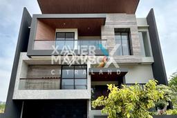 Rumah Elit Modern Tanpa Renovasi di Pakuwon Indah Surabaya Rumah Elit Modern Tanpa Renovasi di Pakuwon Indah Surabaya