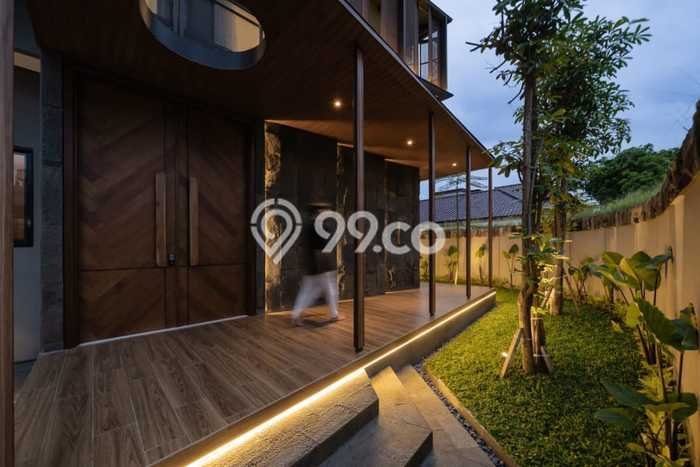 Dijual Rumah Luas Elegan Dengan View Cantik di Dharma Husada, Surabaya Dijual Rumah Luas Elegan Dengan View Cantik di Dharma Husada, Surabaya