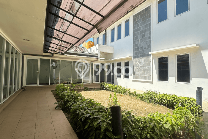 Kantor Disewa di Surabaya dengan LB 700m2 Area Komersial Ramai Kantor Disewa di Surabaya dengan LB 700m2 Area Komersial Ramai