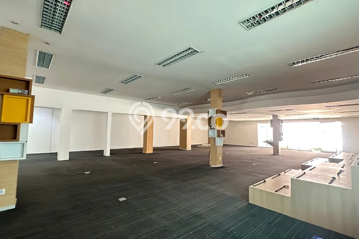 Kantor Disewa di Surabaya dengan LB 700m2 Area Komersial Ramai Kantor Disewa di Surabaya dengan LB 700m2 Area Komersial Ramai
