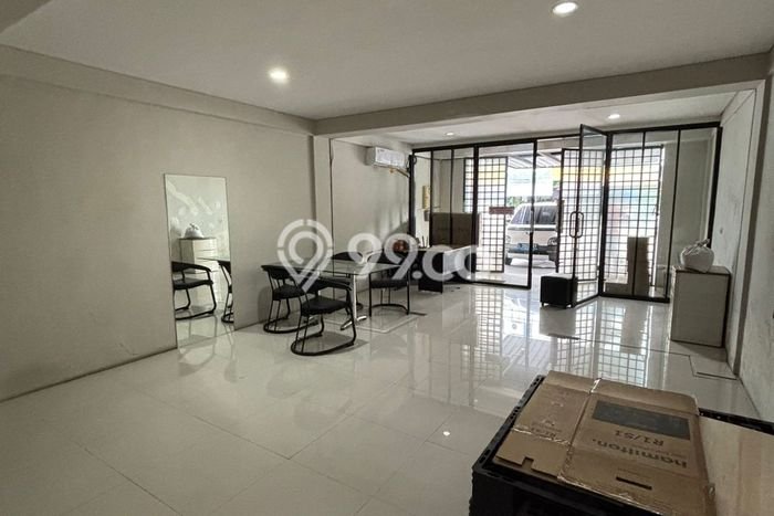 Ruko Dijual di Surabaya LT 100m2 & LB 230m2 Lokasi Terbaik! Ruko Dijual di Surabaya LT 100m2 & LB 230m2 Lokasi Terbaik!