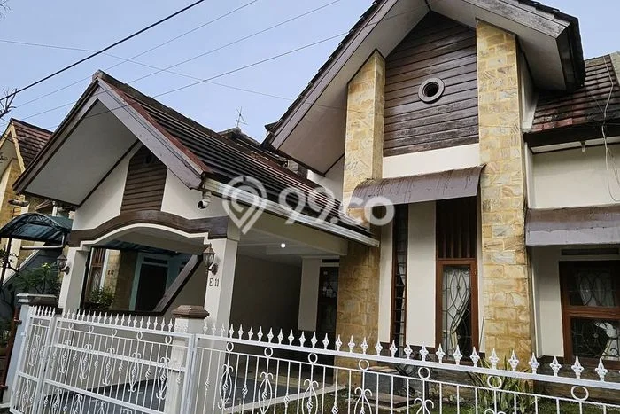 Rumah Strategis Minimalis Lb 155m2 di Arcamanik, Bandung Rumah Strategis Minimalis Lb 155m2 di Arcamanik, Bandung