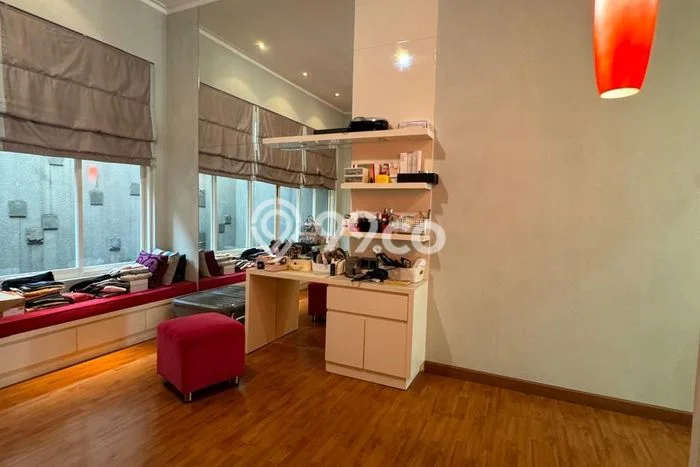 Rumah Elit LB 450m2 Siap Pakai Desain Elegan di Pakuwon Indah, Surabaya Rumah Elit LB 450m2 Siap Pakai Desain Elegan di Pakuwon Indah, Surabaya