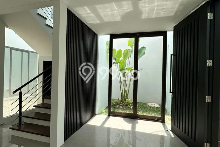 Rumah Mewah LB 350m2 Siap Huni Desain Elegan di Graha, Surabaya Rumah Mewah LB 350m2 Siap Huni Desain Elegan di Graha, Surabaya