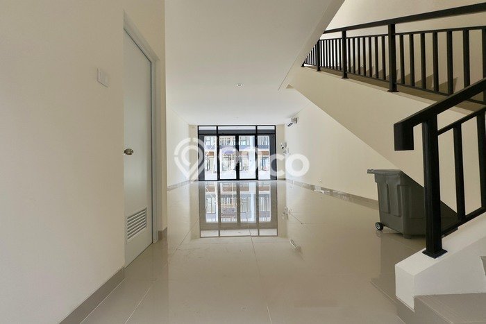 Unit Ruko Disewakan di Gading Serpong di Area Ramai & Strategis Unit Ruko Disewakan di Gading Serpong di Area Ramai & Strategis