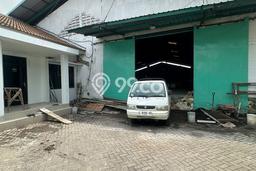 Unit Gudang Disewakan di Margomulyo di Area Ramai & Strategis Unit Gudang Disewakan di Margomulyo di Area Ramai & Strategis