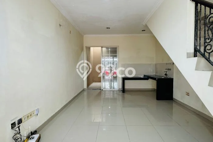 Disewakan! Rumah 2 Kamar Tidur &
2 Kamar Mandi di Green Lake City, Jakarta Barat Disewakan! Rumah 2 Kamar Tidur &
2 Kamar Mandi di Green Lake City, Jakarta Barat