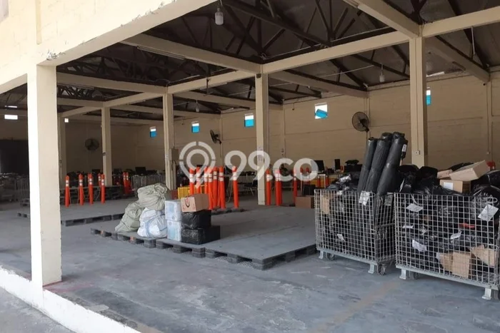 Gudang Kawasan Pasar Rebo, Luas 2500m², Pusat Bisnis, Siap Usaha Gudang Kawasan Pasar Rebo, Luas 2500m², Pusat Bisnis, Siap Usaha