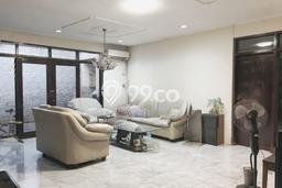 Ready to Use! Luxury House LT 303m2 Desain Elegan di Meruya Ready to Use! Luxury House LT 303m2 Desain Elegan di Meruya