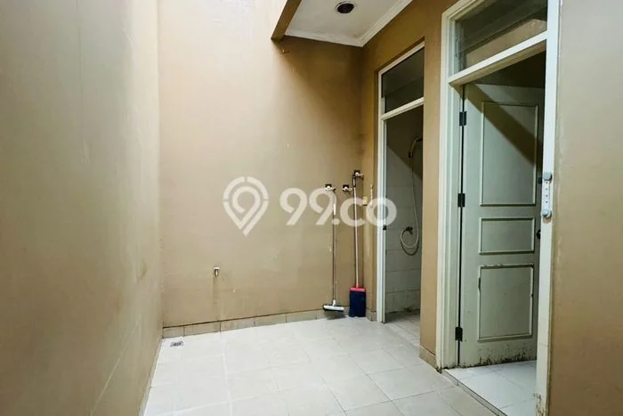 Disewakan! Rumah 2 Kamar Tidur &
2 Kamar Mandi di Green Lake City, Jakarta Barat Disewakan! Rumah 2 Kamar Tidur &
2 Kamar Mandi di Green Lake City, Jakarta Barat