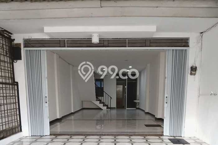 Ruko Dijual di Jakarta Barat LT 105m2 & LB 240m2 Lokasi Terbaik! Ruko Dijual di Jakarta Barat LT 105m2 & LB 240m2 Lokasi Terbaik!