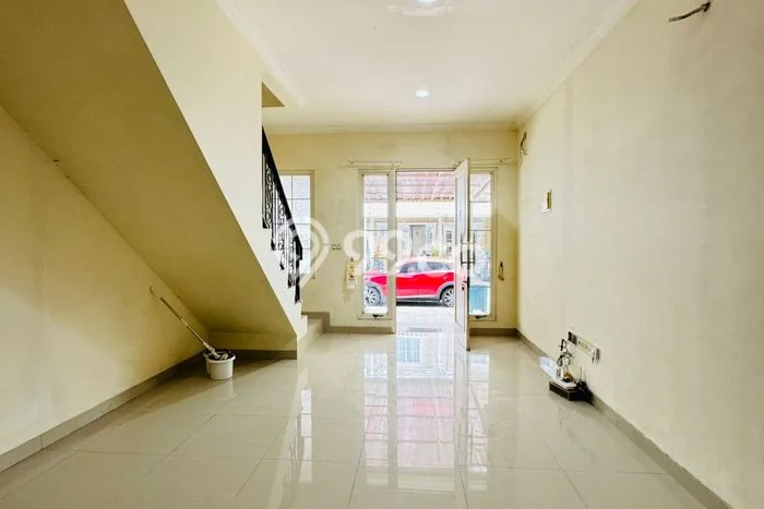 Disewakan! Rumah 2 Kamar Tidur &
2 Kamar Mandi di Green Lake City, Jakarta Barat Disewakan! Rumah 2 Kamar Tidur &
2 Kamar Mandi di Green Lake City, Jakarta Barat