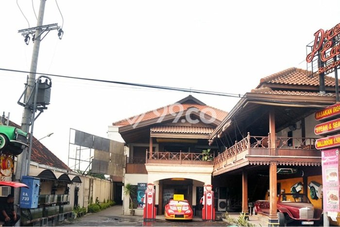 RARE UNIT! Rumah di Wiyung, 0 KM, Pemandangan Indah, Luas 1085m2m² LB 2000m2m² RARE UNIT! Rumah di Wiyung, 0 KM, Pemandangan Indah, Luas 1085m2m² LB 2000m2m²