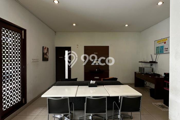 Rumah Kost untuk Dijual di Kebayoran Baru dengan 16 KT, 17 KM, Luas 880m2 Rumah Kost untuk Dijual di Kebayoran Baru dengan 16 KT, 17 KM, Luas 880m2