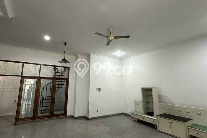 Rumah sewa siap pakai 4 Kamar Tidur di Pluit, Jakarta Utara Rumah sewa siap pakai 4 Kamar Tidur di Pluit, Jakarta Utara